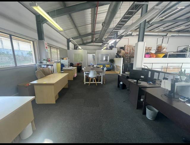 589M² WAREHOUSE TO LET IN RIVERHORSE VALLEY